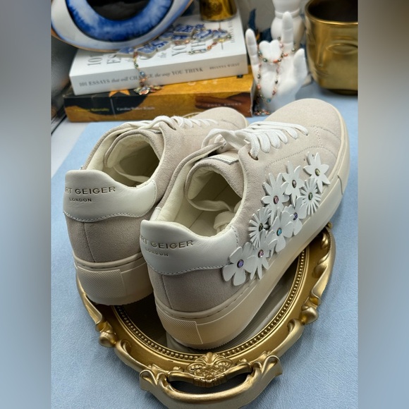 🆕 KURT GEIGER LONDON 🧿NWOB Laney Flower Embellished Sneakers, Bone, Sz 40 US 9 - Picture 11 of 15